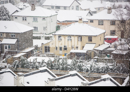 Häuser in Ambleside, Lake District, Großbritannien schneien. Stockfoto