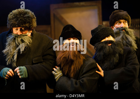 Der Revisor, Aberystwyth Kunstzentrum und Communicado Theatre Company. Unter der Regie von Gerry Mulgrew. Feb 2013 Stockfoto