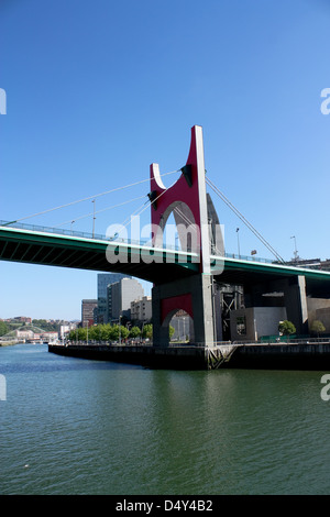 Prinzen von Spanien Brücke, besser bekannt als La Salve Brücke ist eine Brücke über den Fluss Nervion in Bilbao, Spanien. Stockfoto