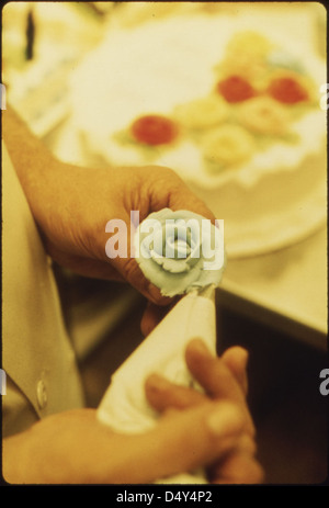 Nahaufnahme einer Rosette durch deutsche Einwanderer Hans Strzyso, der Chief Baker ist Supermarkt gemacht... Stockfoto