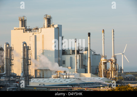 Eine 2MW Turbine an der Eastman-Fabrik in Seaton, Workington, Cumbria, UK. Stockfoto