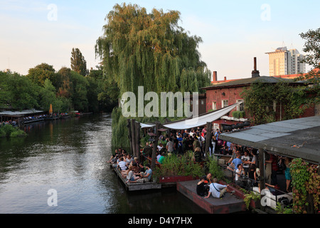 Berlin, Deutschland, Restaurants und Bars in der Nacht Flutgraben Stockfoto