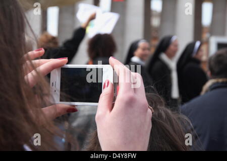 Vatikan, Rom, Italien. 19. März 2013. Konstituierenden Masse des Franziskus in dem Petersplatz im Vatikan, Rom, Italien. Bildnachweis: Gari Wyn Williams / Alamy Live News Stockfoto