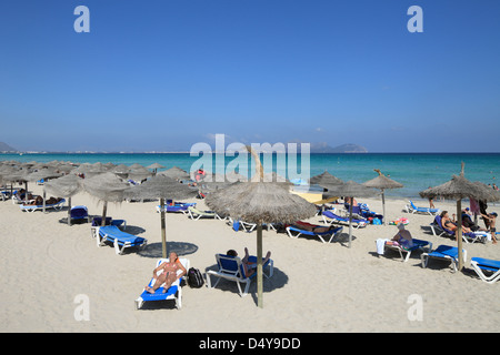 Kann Picafort, Spanien, Badegäste am Strand von Can Picafort Stockfoto