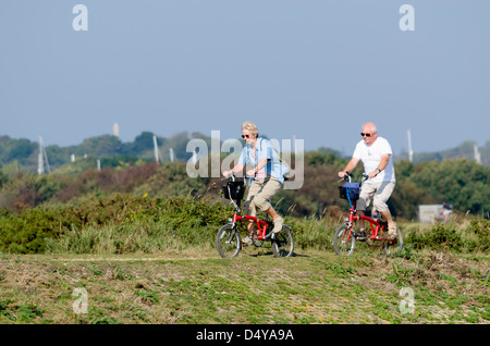 Solent Weise Wanderweg Wanderwege Weg Pfaden wandern Wandern trekking wandern New Forest Nationalpark Lymington Port Hafen marina Stockfoto