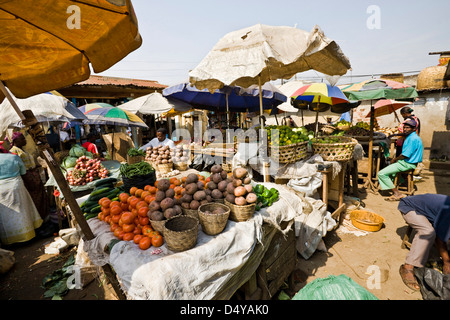 Obst- und Gemüsemarkt in Fort Portal. Uganda. Stockfoto