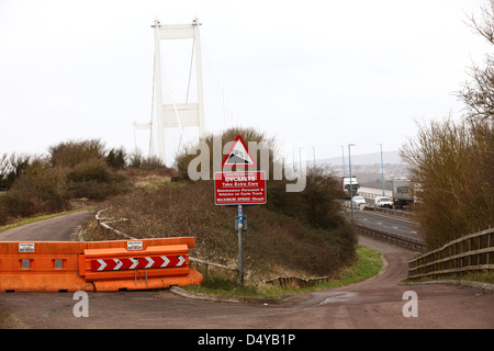 Die alte gebaut Severn Brücke bei Aust, In Gloucestershire, in den 1960er Jahren noch gebräuchlich heute, jetzt ergänzt durch eine zweite Brücke Stockfoto