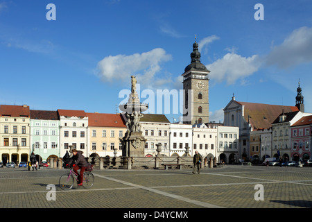 Ceske Budejovice, Tschechische Republik, Marktplatz mit Samson und dem schwarzen Turm Stockfoto