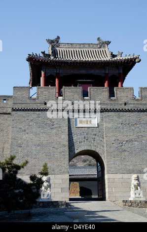 China, Ji Provinz Tianjin. Die chinesische Mauer bei Huangyaguan. Steintor. Ein UNESCO-Weltkulturerbe. Stockfoto