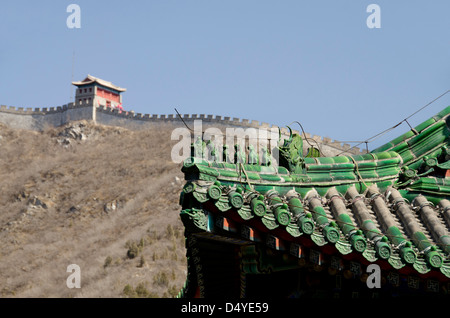 China, Peking. Die chinesische Mauer bei Juyongguan im Gebirge Jundu am Juyong-Pass. Ein UNESCO-Weltkulturerbe. Stockfoto