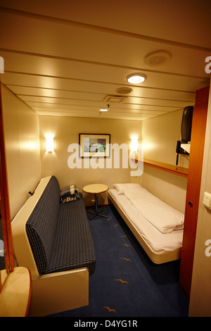 klein innen Deck Passagierkabine auf Hurtigruten-Passagierschiff Tromso Troms-Norwegen-Europa Stockfoto