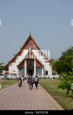 Thailand, Ayutthaya. Phra Mongkonbophit, Pfad zur Haupt-Tempel-Komplex. UNESCO Stockfoto