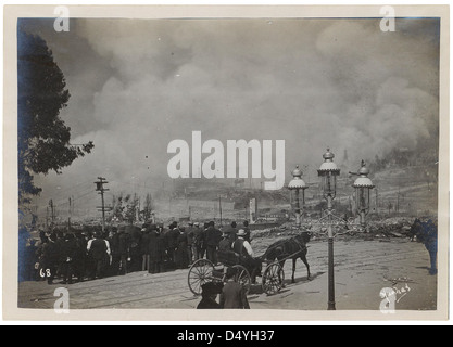 Fotografieren eines Feuers teilweise unter Kontrolle nach dem San-Francisco-Erdbeben von 1906 1906 Stockfoto