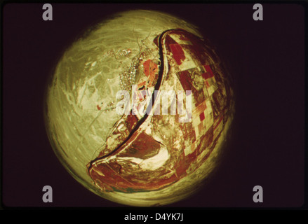 Eine Luftaufnahme des Imperial Valley, aufgenommen im Juni 1972 im Rahmen des DOCUMERICA-Projekts der Environmental Protection Agency, die die landwirtschaftliche Landschaft und die Landnutzung in diesem Gebiet Südkaliforniens zeigt. Stockfoto