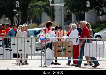 Eine Gruppe von Menschen protestieren TransCanada Keystone XL Ölschiefer-Pipeline in Lincoln, Nebraska. Stockfoto