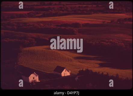 Ein Foto vom Mai 1973, das Ackerland in der Nähe der Seward-Saline County-Linie in Nebraska zeigt. Das Bild fängt das landwirtschaftliche Leben und die ländliche Landschaft der Region in den 1970er Jahren ein Stockfoto
