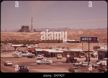 Mohave Kraftwerk. Bullhead City im Vordergrund, Mai 1972 Stockfoto