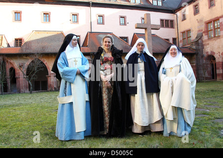 Louise Bourgoin als "Superieure Soeur Christine" Martina Gedeck als Frau Simonin Suzannes Mutter Pauline Etienne und Francoise Stockfoto