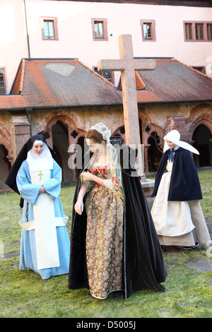 Louise Bourgoin als "Superieure Soeur Christine", Martina Gedeck als Frau Simonin, Suzannes Mutter und Pauline Etienne als Stockfoto