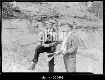 H. R. Johnston, Assistant Ingenieur und B. T. Clark bei Norris Damm, November 1933 Stockfoto