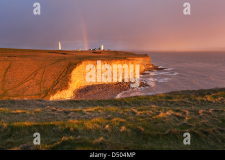 Regenbogen über Nash Punkt bei Sonnenuntergang. Glamorgan Heritage Coast. Vale von Glamorgan. Wales. VEREINIGTES KÖNIGREICH. Stockfoto