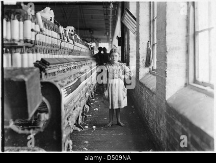 Ein wenig Spinner in einer Baumwollspinnerei Georgien, Januar 1909 Stockfoto