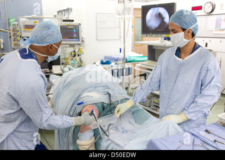 Chirurgie Krankenhaus Betrieb NHS Zulassung Arzt Chirurg Eintritt Stockfoto