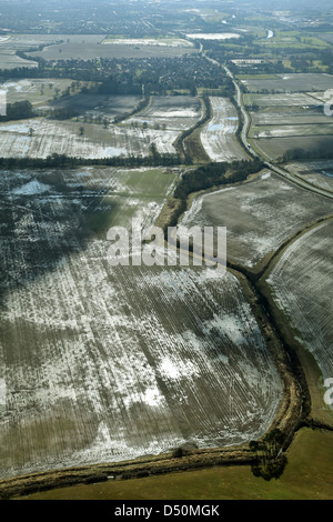Luftaufnahme von nassen und durchnässter Äckern, Blick in Sonne es nass zeigt sie sind Stockfoto