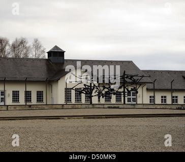 KZ Dachau. International-Denkmal, Skulptur zuerst 1968 von Nandor Glid (1924-1997). Deutschland. Stockfoto