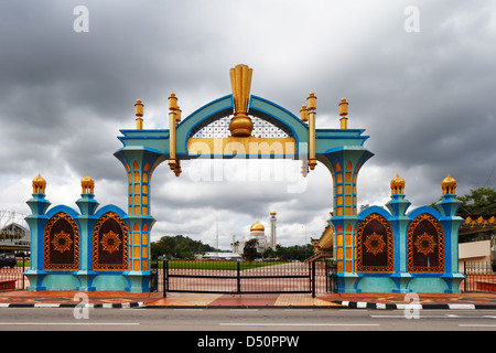 Das Tor von Haji Sir Muda Omar Ali Saifuddien Park von Brunei Hauptstadt Bandar Seri Begawan Stockfoto