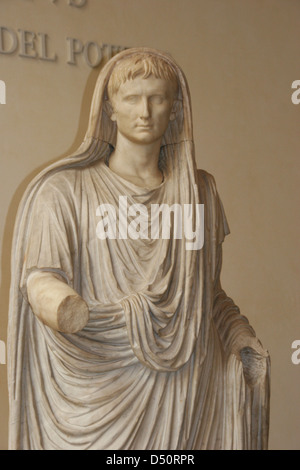 Augustus (63 v. Chr.-14 n. Chr.). Erste römische Kaiser. Statue über Labicana Augustus. Augustus als Pontifex Maximus. 12 V. CHR.. Stockfoto