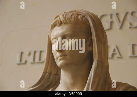 Augustus (63 v. Chr.-14 n. Chr.). Erste römische Kaiser. Statue über Labicana Augustus. Augustus als Pontifex Maximus. 12 V. CHR.. Detail. Stockfoto