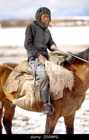 Kirgisische Republik Reisebilder - Training in Karakol Felder für Ulak säuerlich, Kuk Pari, Kök Berü, Ulak Tyrtysh, Kok Boru. Stockfoto