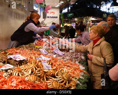 Markthalle MERCAT De La BOQUERIA, Stall mit Fisch, Barcelona, Spanien Stockfoto