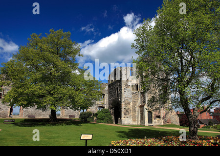 Sommer-Blick über die Ruinen von Newark Castle, Newark auf Trent, Nottinghamshire, England, Großbritannien, Großbritannien Stockfoto