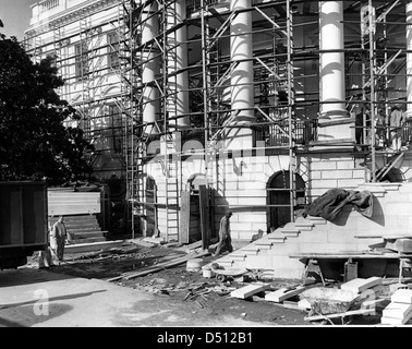 Neue Schritte des südlichen Portikus errichtet, während das Weiße Haus Renovierung, 04.01.1952 Stockfoto