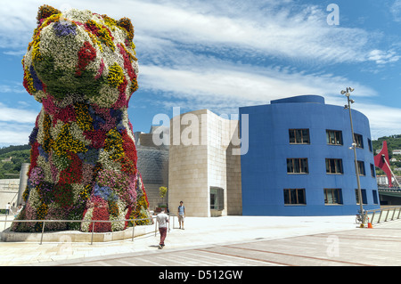 Welpen von Jeff Koons vor dem Guggenheim-Museum in Bilbao, Baskenland, Spanien Stockfoto