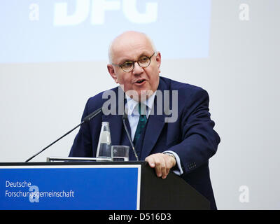 Prof. Dr. Peter Strohschneider, Präsident der DFG hat die Gottfried Wilhelm Leibniz-Preis 2013 vorgelegt. / Berlin, 19. März 2013. Gottfried Wilhelm Leibniz-Preis, den wichtigsten Forschungspreis in Deutschland würdigt herausragende Wissenschaftler. Johanna Wanka, Ministerin für Bildung und Forschung, hält eine Rede bei der Preisverleihung 2013 in Berlin an der Berlin-Brandenburgischen Akademie der Wissenschaften und Geisteswissenschaften. / Stockfoto