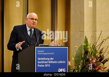 Prof. Dr. Peter Strohschneider, Präsident der DFG, hält eine Eröffnungsrede bei Gottfried Wilhelm Leibniz-Preis 2013 in Berlin. / Berlin, 19. März 2013. Gottfried Wilhelm Leibniz-Preis, den wichtigsten Forschungspreis in Deutschland würdigt herausragende Wissenschaftler. Johanna Wanka, Ministerin für Bildung und Forschung, hält eine Rede bei der Preisverleihung 2013 in Berlin an der Berlin-Brandenburgischen Akademie der Wissenschaften und Geisteswissenschaften. / Stockfoto