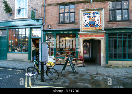 Eingang zu den Hallen der Merchant Adventurer auf Fossgate in York, Yorkshire, England Stockfoto