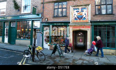 Eingang zu den Hallen der Merchant Adventurer auf Fossgate in York, Yorkshire, England Stockfoto