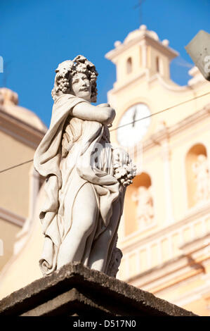 26. Februar 2013 - Tegucigalpa, Honduras - 25. Februar 2013, Tegucigalpa, Honduras - A Statue außerhalb einer Kirche in der Innenstadt von Tegucigalpa, Honduras. (Kredit-Bild: © David Snyder/ZUMAPRESS.com) Stockfoto