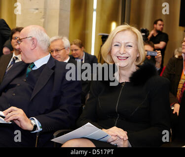 Johanna Wanka (CDU), Bundesministerin für Bildung und Forschung, Gottfried Wilhelm Leibniz-Preis 2013 beiwohnen. / Berlin, 19. März 2013. Gottfried Wilhelm Leibniz-Preis, den wichtigsten Forschungspreis in Deutschland würdigt herausragende Wissenschaftler. Johanna Wanka, Ministerin für Bildung und Forschung, hält eine Rede bei der Preisverleihung 2013 in Berlin an der Berlin-Brandenburgischen Akademie der Wissenschaften und Geisteswissenschaften. / Stockfoto