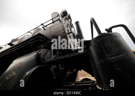 Dampflok, von unten nach oben. Stockfoto