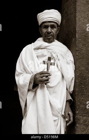 Priester in Bet Giyorgis Kirche, Lalibela, Äthiopien Stockfoto