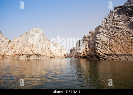 Marmorfelsen neben Fluss Narmada, Bhedaghat, Jabalpur Bezirk, Madhya Pradesh, Indien Stockfoto