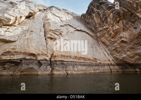 Marmorfelsen neben Fluss Narmada, Bhedaghat, Jabalpur Bezirk, Madhya Pradesh, Indien Stockfoto