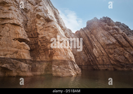 Marmorfelsen neben Fluss Narmada, Bhedaghat, Jabalpur Bezirk, Madhya Pradesh, Indien Stockfoto