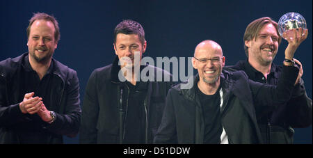 Deutscher hip Hop Gruppe "Die Fantastischen Vier" erhält einen "1Live Krone" Award in der Kategorie "Bestes Album" bei den Radio-Award-Show in Bochum, Deutschland, 02 Deecember 2010. Foto: Rolf Vennenbernd Stockfoto