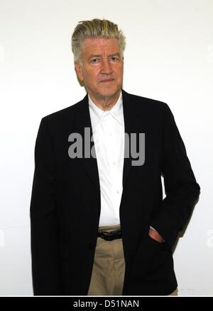 US-Regisseur David Lynch stellt während der internationalen Film- und Fernsehfestivals "Cologne Conference" in Köln, Deutschland, 1. Oktober 2010. Foto: Horst Galuschka Stockfoto